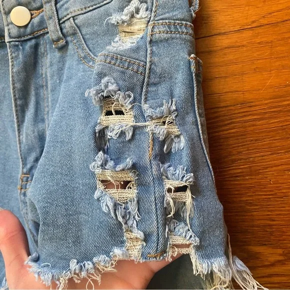 SHEIN Frayed Hem Blue Jean Shorts - Picture 3 of 10